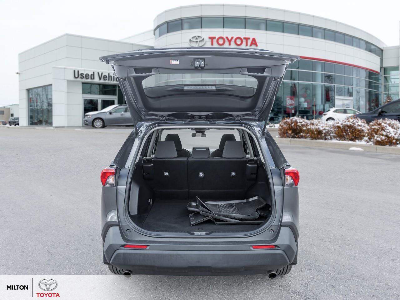 2020 Toyota RAV4 HEATED SEATS APPLE CARPLAY BLIND SPOT SAFETY SENSE Photo