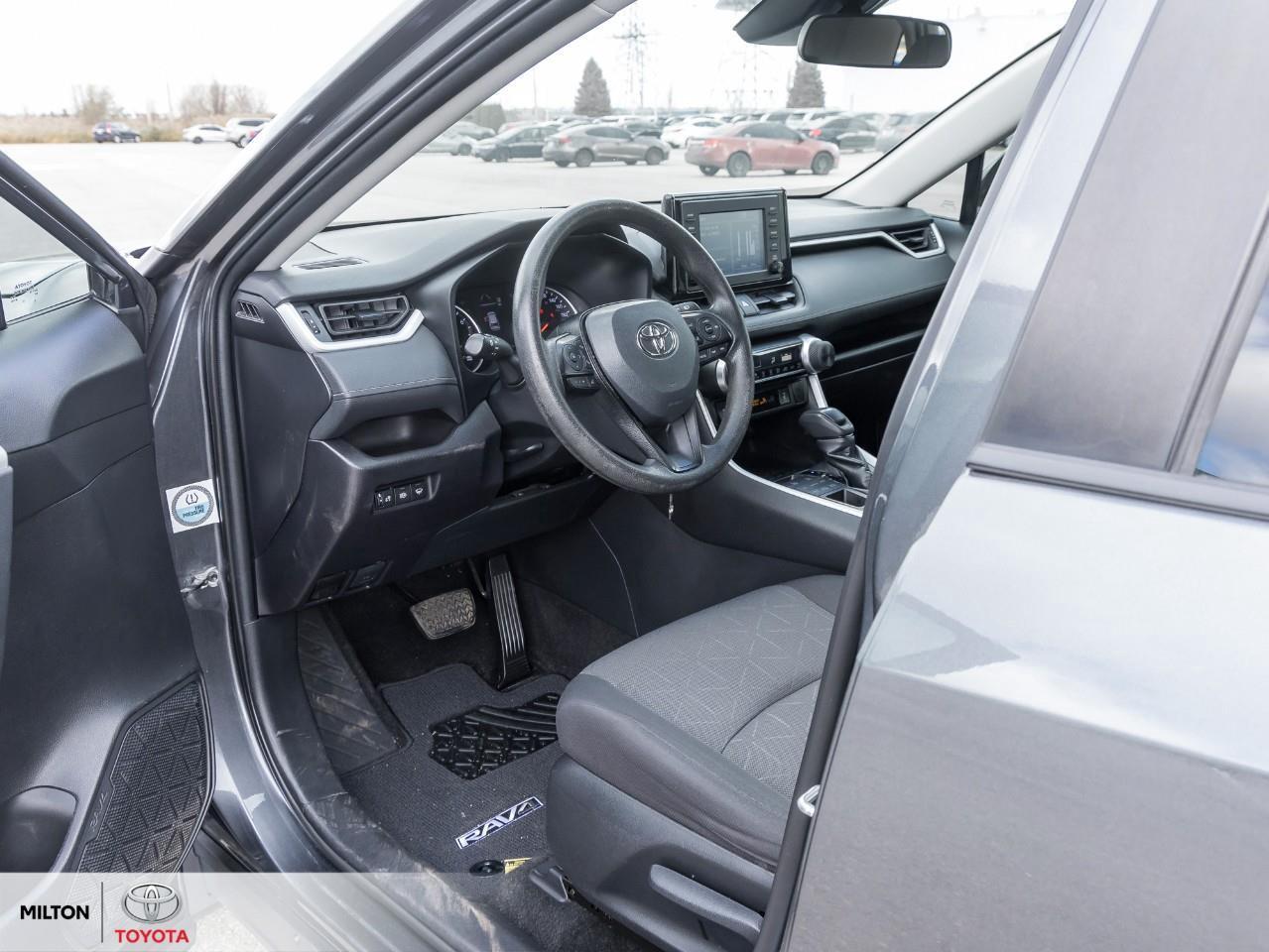 2020 Toyota RAV4 HEATED SEATS APPLE CARPLAY BLIND SPOT SAFETY SENSE Photo