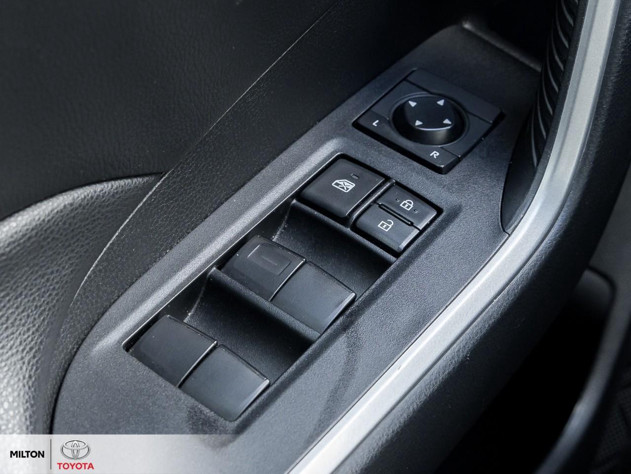 2020 Toyota RAV4 HEATED SEATS APPLE CARPLAY BLIND SPOT SAFETY SENSE Photo