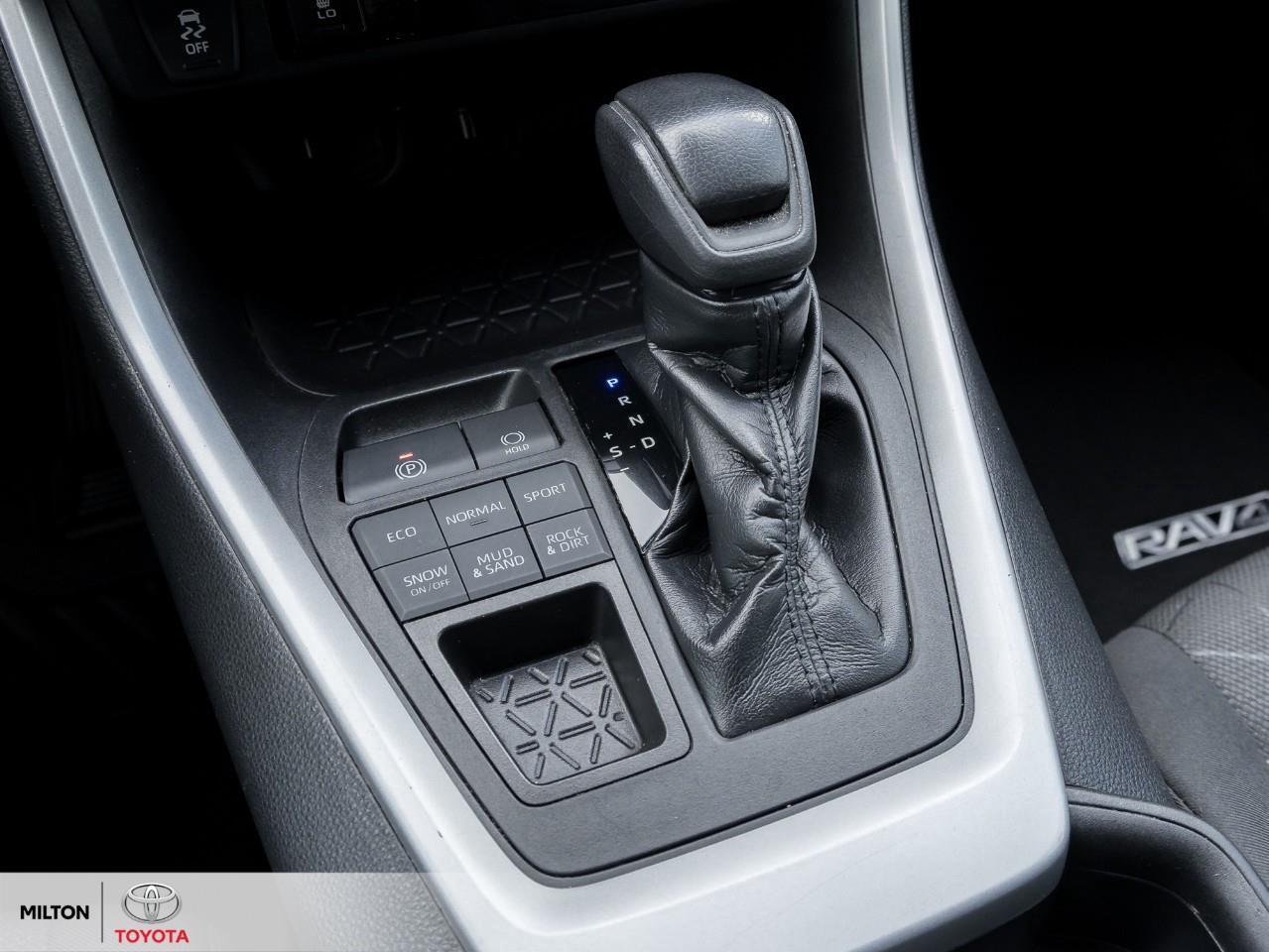 2020 Toyota RAV4 HEATED SEATS APPLE CARPLAY BLIND SPOT SAFETY SENSE Photo