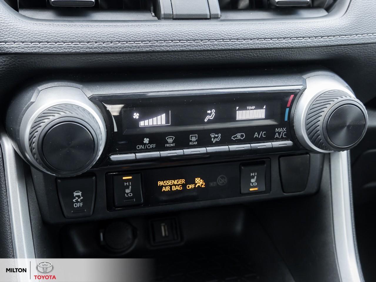 2020 Toyota RAV4 HEATED SEATS APPLE CARPLAY BLIND SPOT SAFETY SENSE Photo