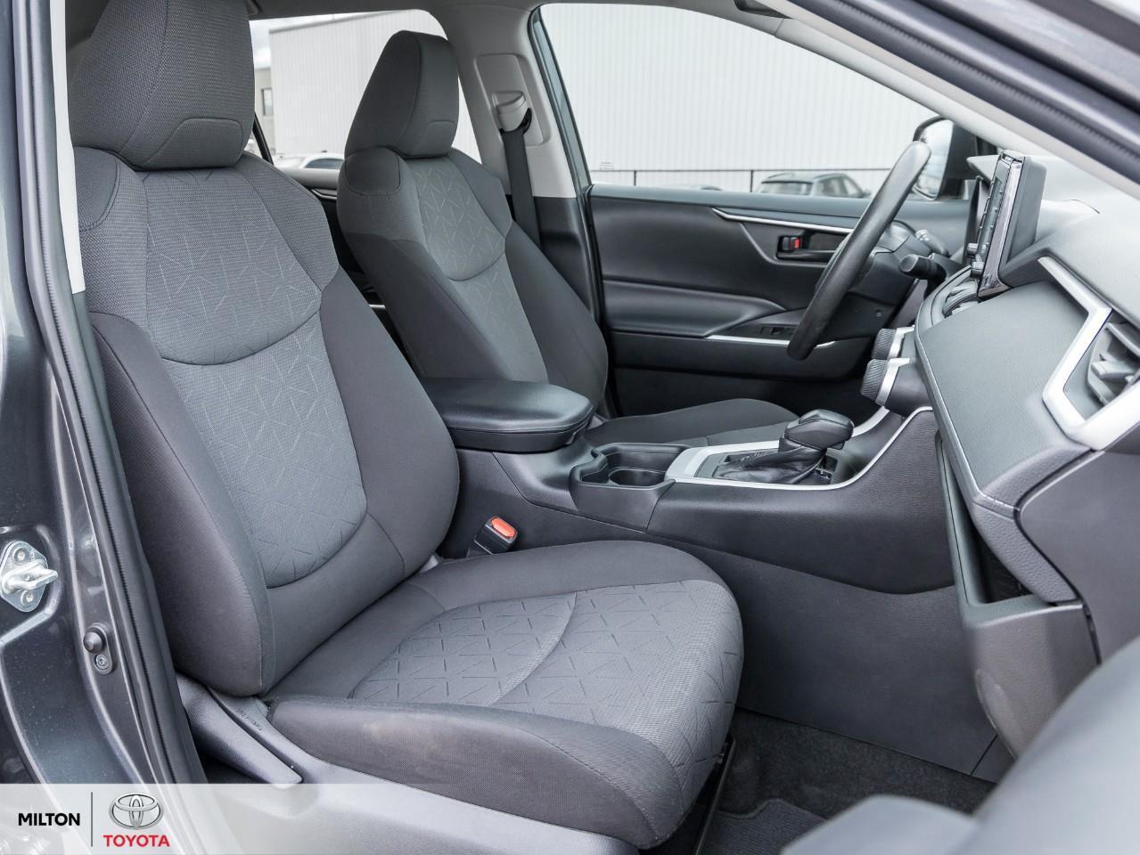 2020 Toyota RAV4 HEATED SEATS APPLE CARPLAY BLIND SPOT SAFETY SENSE Photo