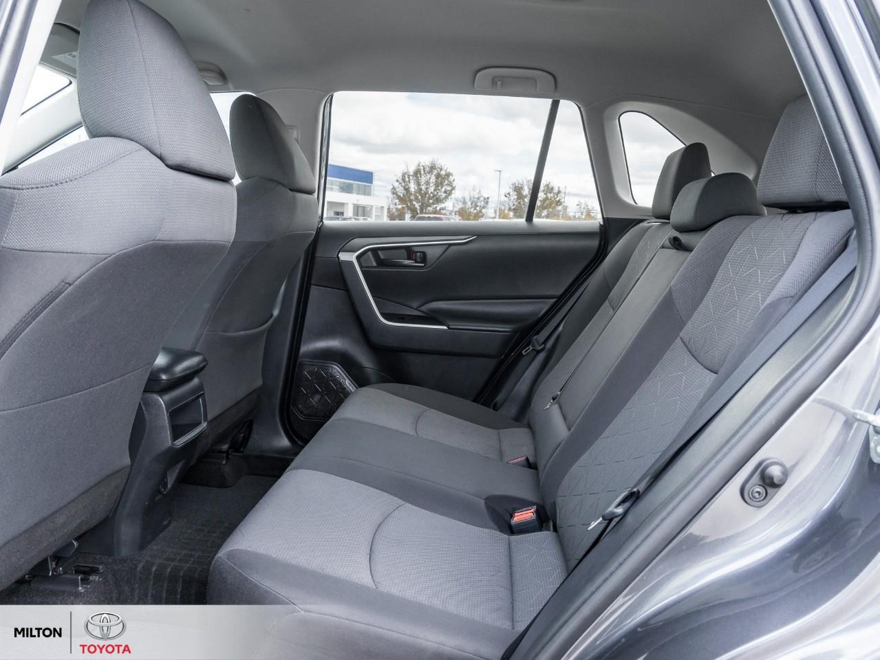 2020 Toyota RAV4 HEATED SEATS APPLE CARPLAY BLIND SPOT SAFETY SENSE Photo