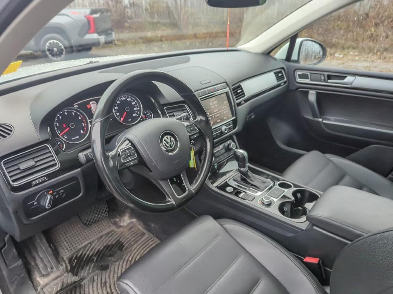 2017 Volkswagen Touareg 3.6L Photo