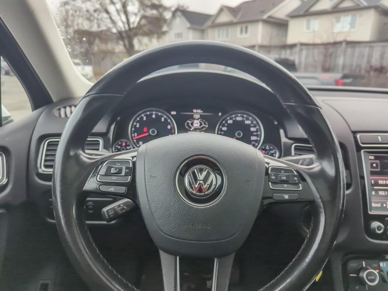 2017 Volkswagen Touareg 3.6L Photo