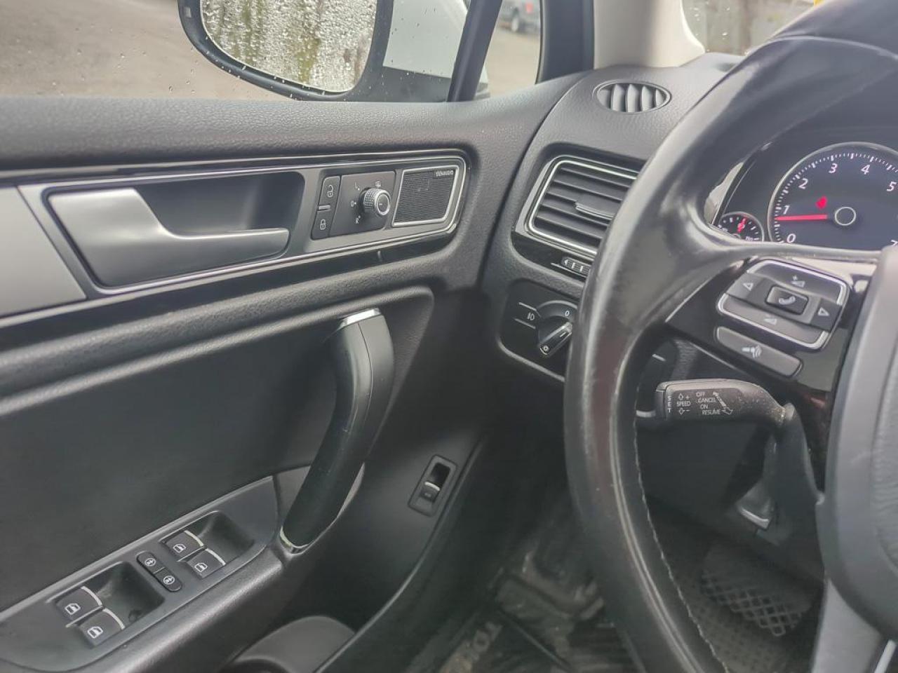 2017 Volkswagen Touareg 3.6L Photo