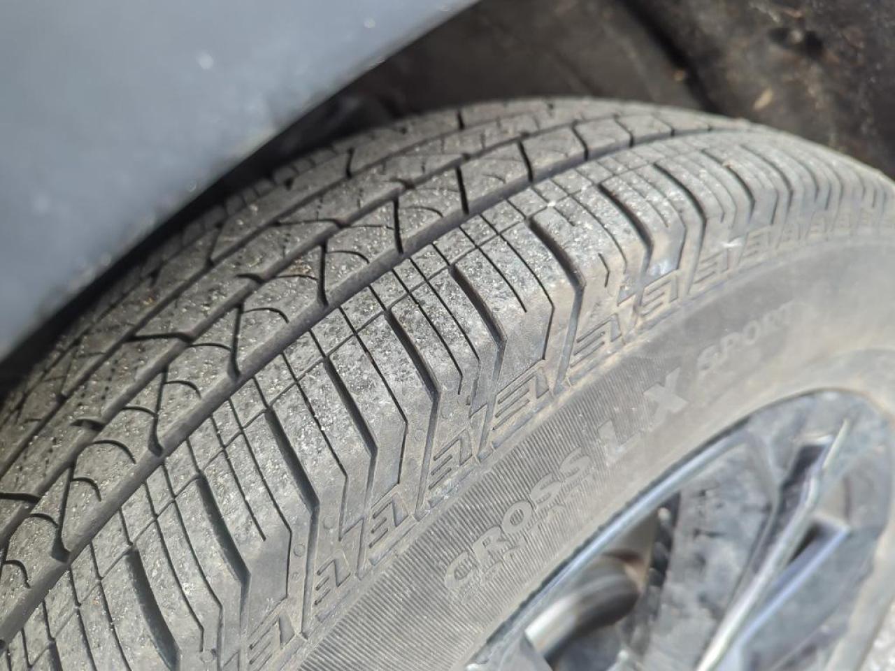 2024 Honda CR-V Hybrid Touring l Heated Seats l Power Moonroof Photo