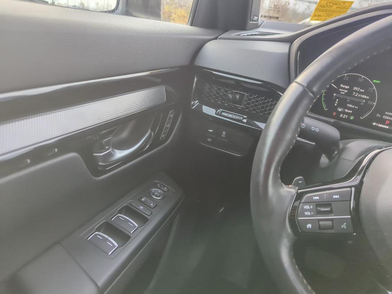 2024 Honda CR-V Hybrid Touring l Heated Seats l Power Moonroof Photo