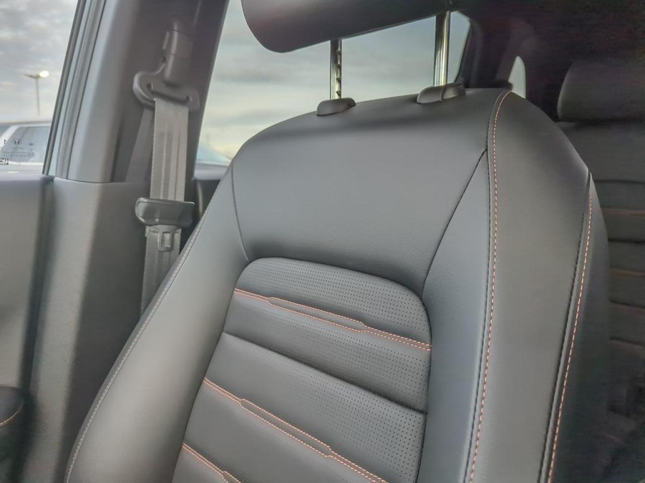 2024 Honda CR-V Hybrid Touring l Heated Seats l Power Moonroof Photo