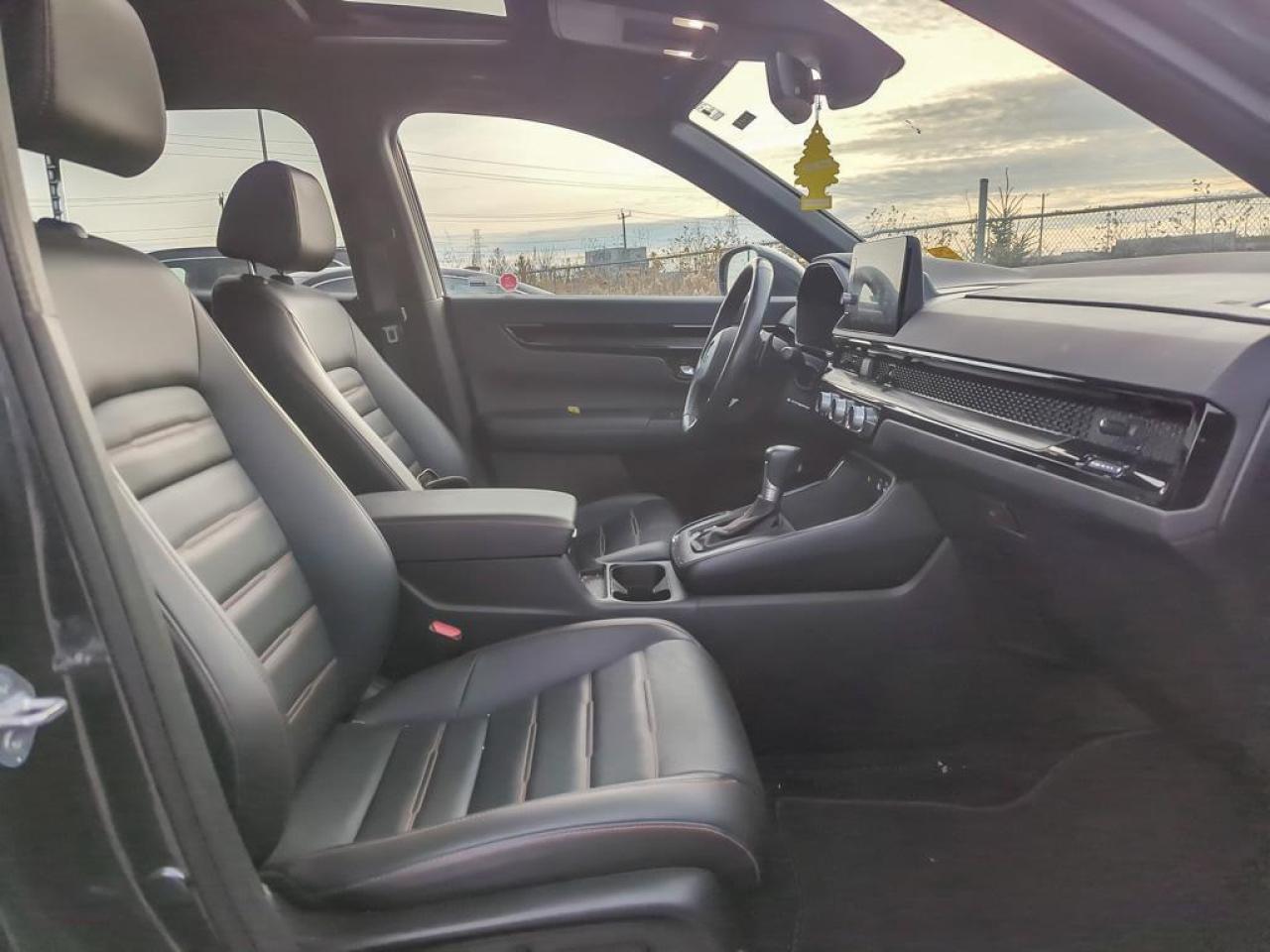 2024 Honda CR-V Hybrid Touring l Heated Seats l Power Moonroof Photo