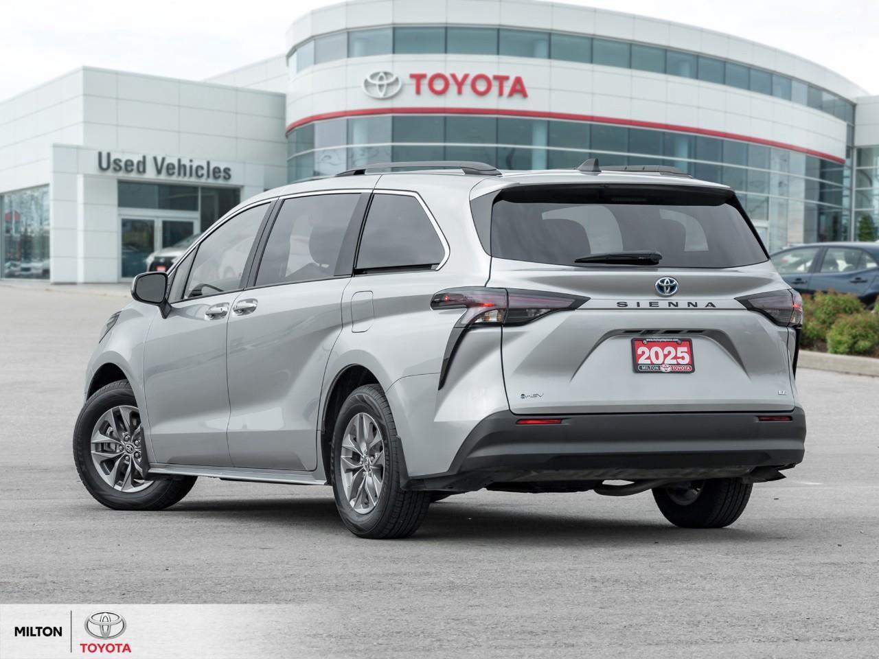 2025 Toyota Sienna HYBRID HEATED STEERING HEATED SEATS BLIND SPOT ONE Photo4