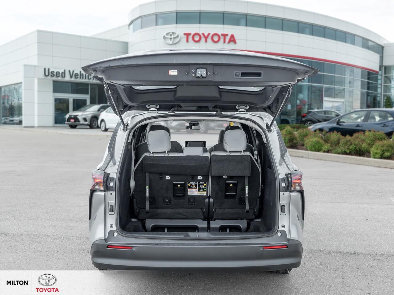 2025 Toyota Sienna HYBRID HEATED STEERING HEATED SEATS BLIND SPOT ONE Photo