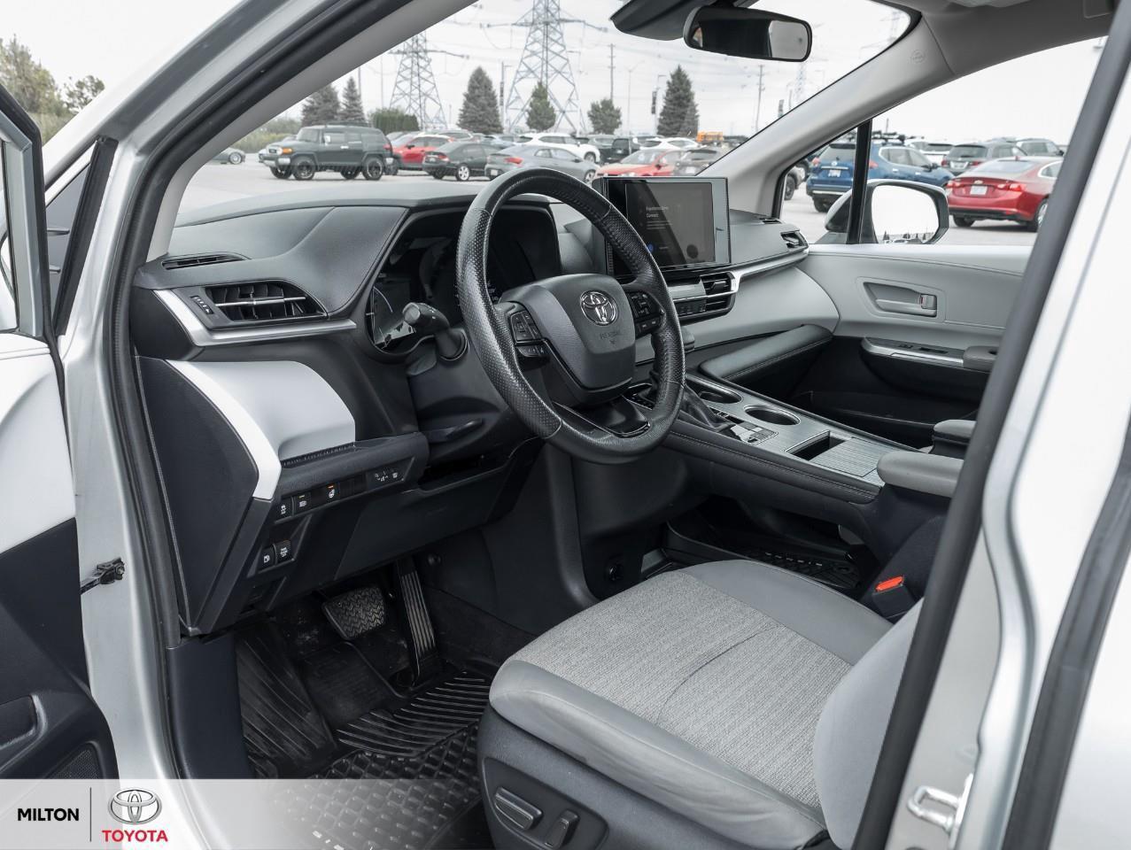 2025 Toyota Sienna HYBRID HEATED STEERING HEATED SEATS BLIND SPOT ONE Photo