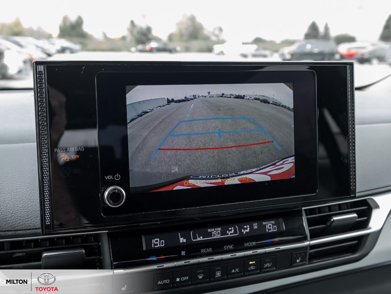 2025 Toyota Sienna HYBRID HEATED STEERING HEATED SEATS BLIND SPOT ONE Photo