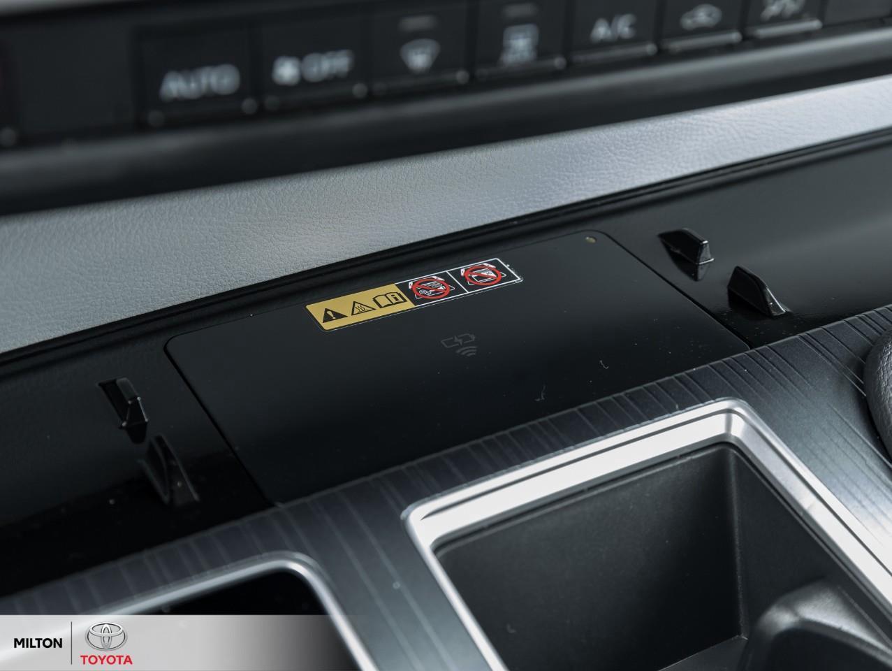 2025 Toyota Sienna HYBRID HEATED STEERING HEATED SEATS BLIND SPOT ONE Photo