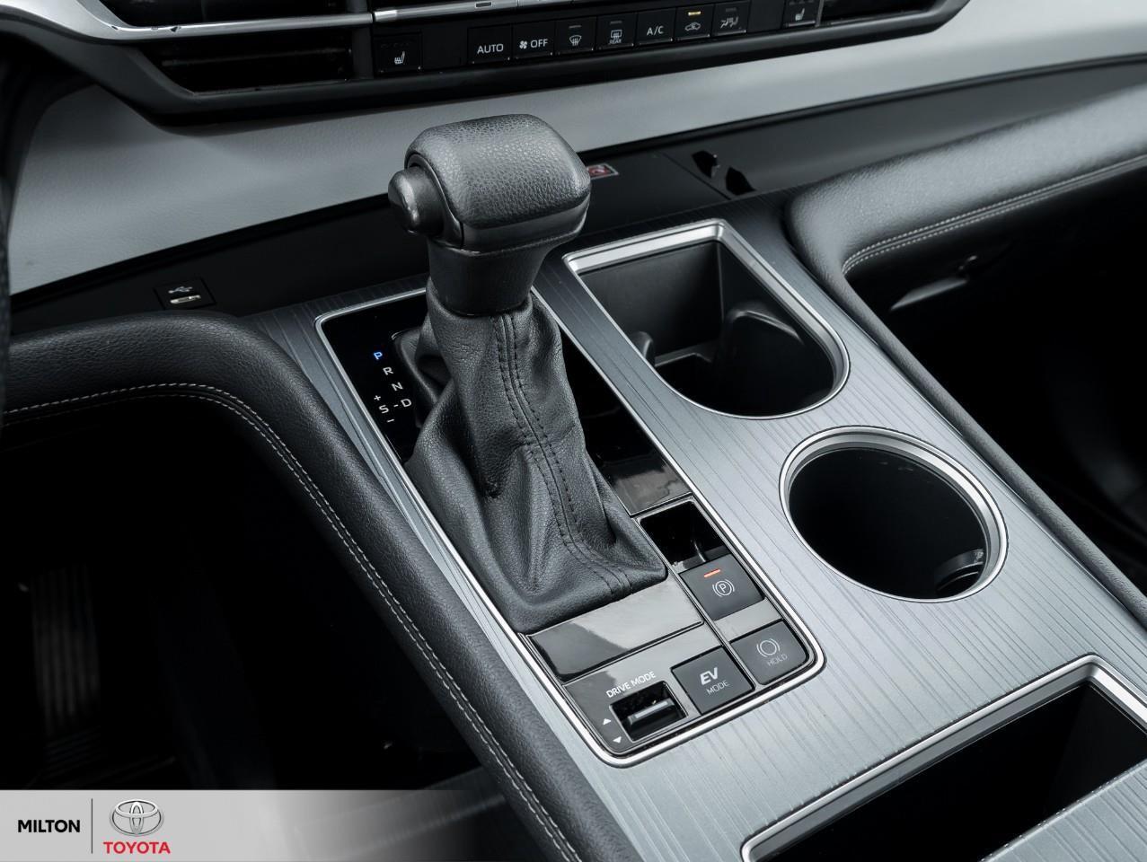 2025 Toyota Sienna HYBRID HEATED STEERING HEATED SEATS BLIND SPOT ONE Photo