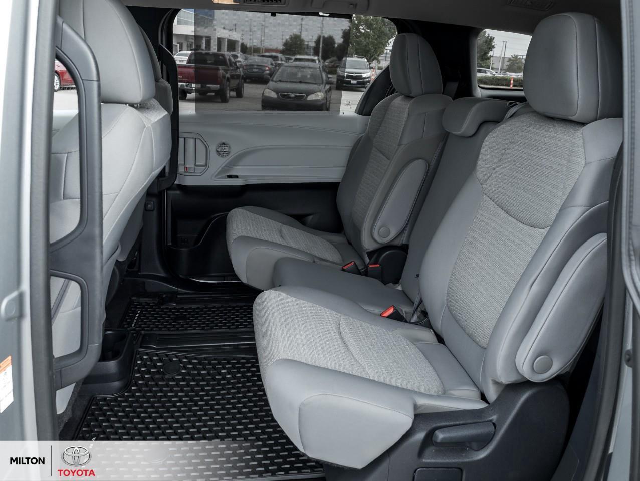 2025 Toyota Sienna HYBRID HEATED STEERING HEATED SEATS BLIND SPOT ONE Photo