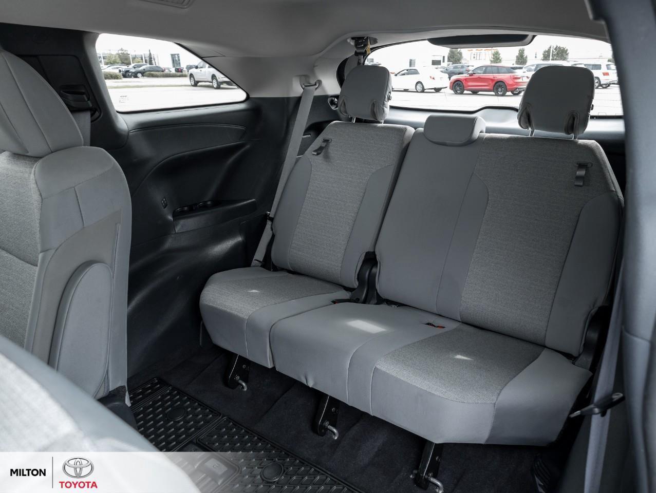 2025 Toyota Sienna HYBRID HEATED STEERING HEATED SEATS BLIND SPOT ONE Photo