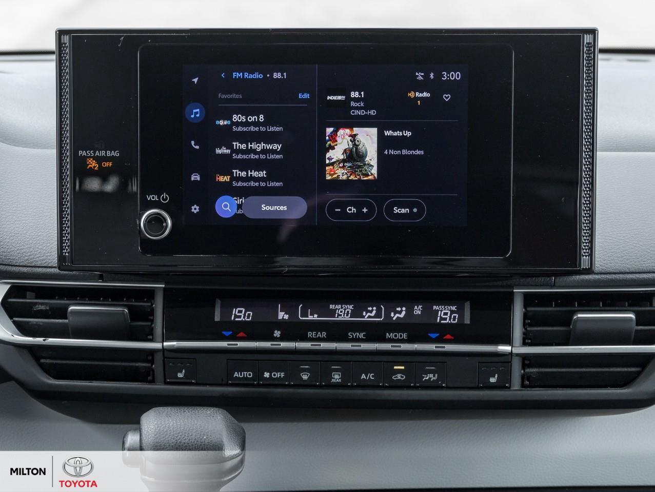 2025 Toyota Sienna HYBRID HEATED STEERING HEATED SEATS BLIND SPOT ONE Photo