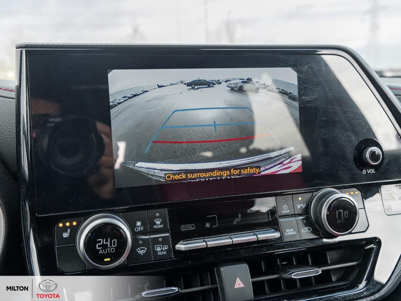 2025 Toyota Highlander LEATHER HEATED STEERING TOYOTA MULITMEDIA CONNECTE Photo