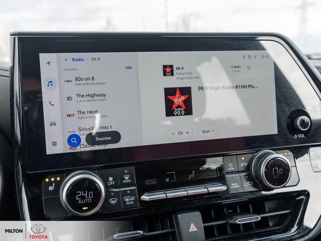 2025 Toyota Highlander LEATHER HEATED STEERING TOYOTA MULITMEDIA CONNECTE Photo