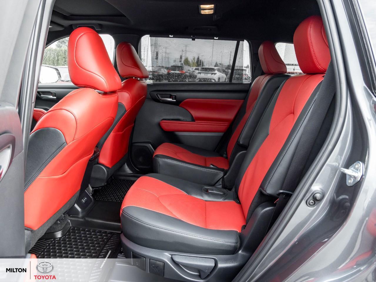 2025 Toyota Highlander LEATHER HEATED STEERING TOYOTA MULITMEDIA CONNECTE Photo