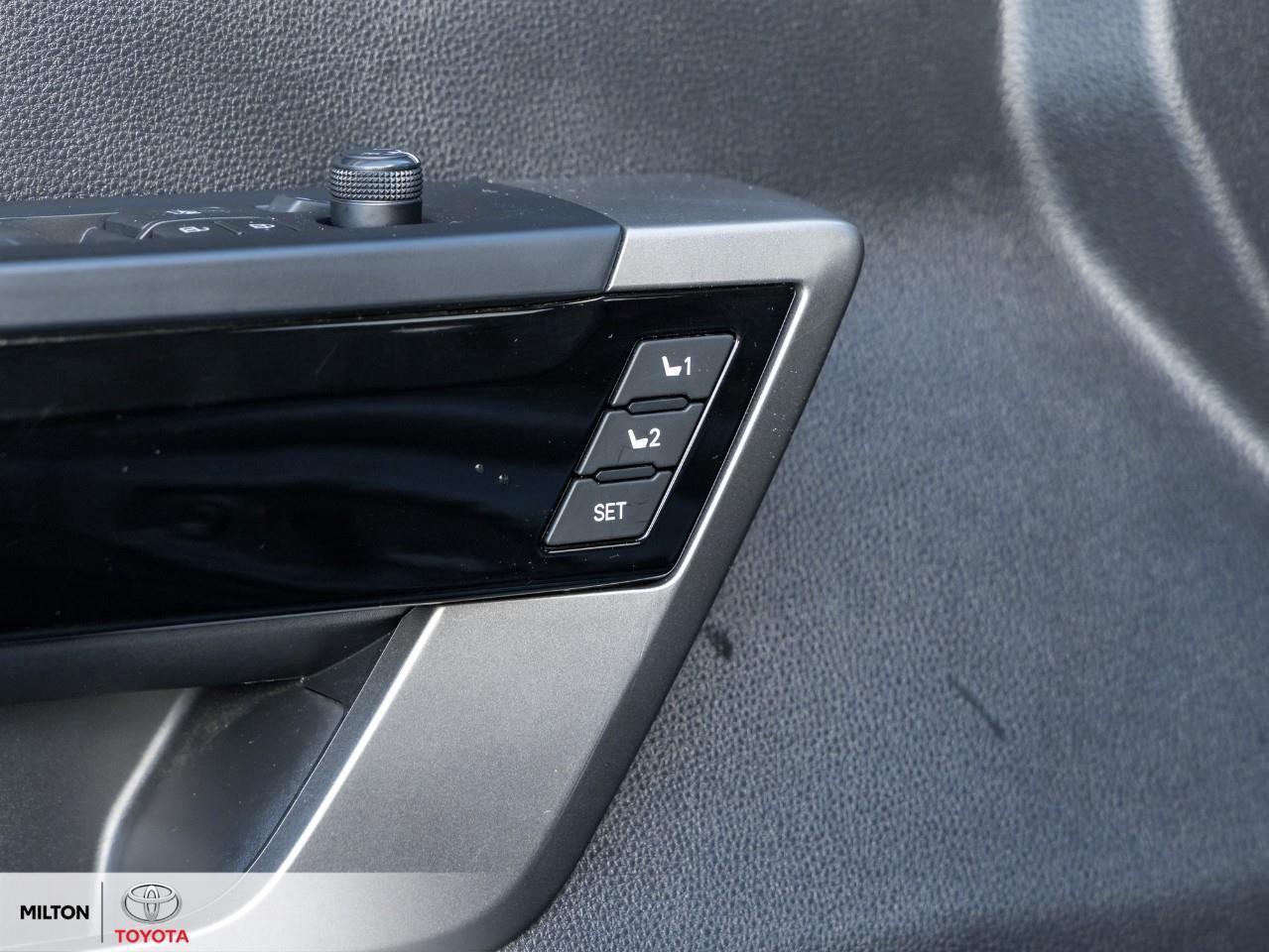 2022 Toyota Tundra LEATHER VENTILATED SEATS HEATED STEERING ONE OWNER Photo