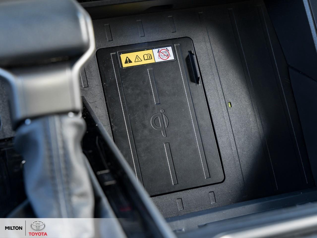 2022 Toyota Tundra LEATHER VENTILATED SEATS HEATED STEERING ONE OWNER Photo