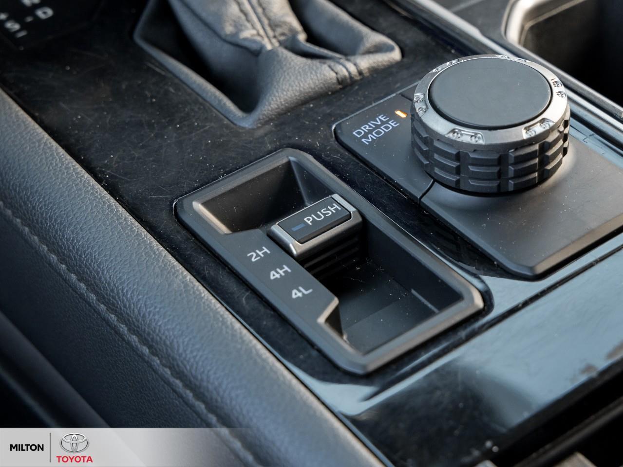 2022 Toyota Tundra LEATHER VENTILATED SEATS HEATED STEERING ONE OWNER Photo