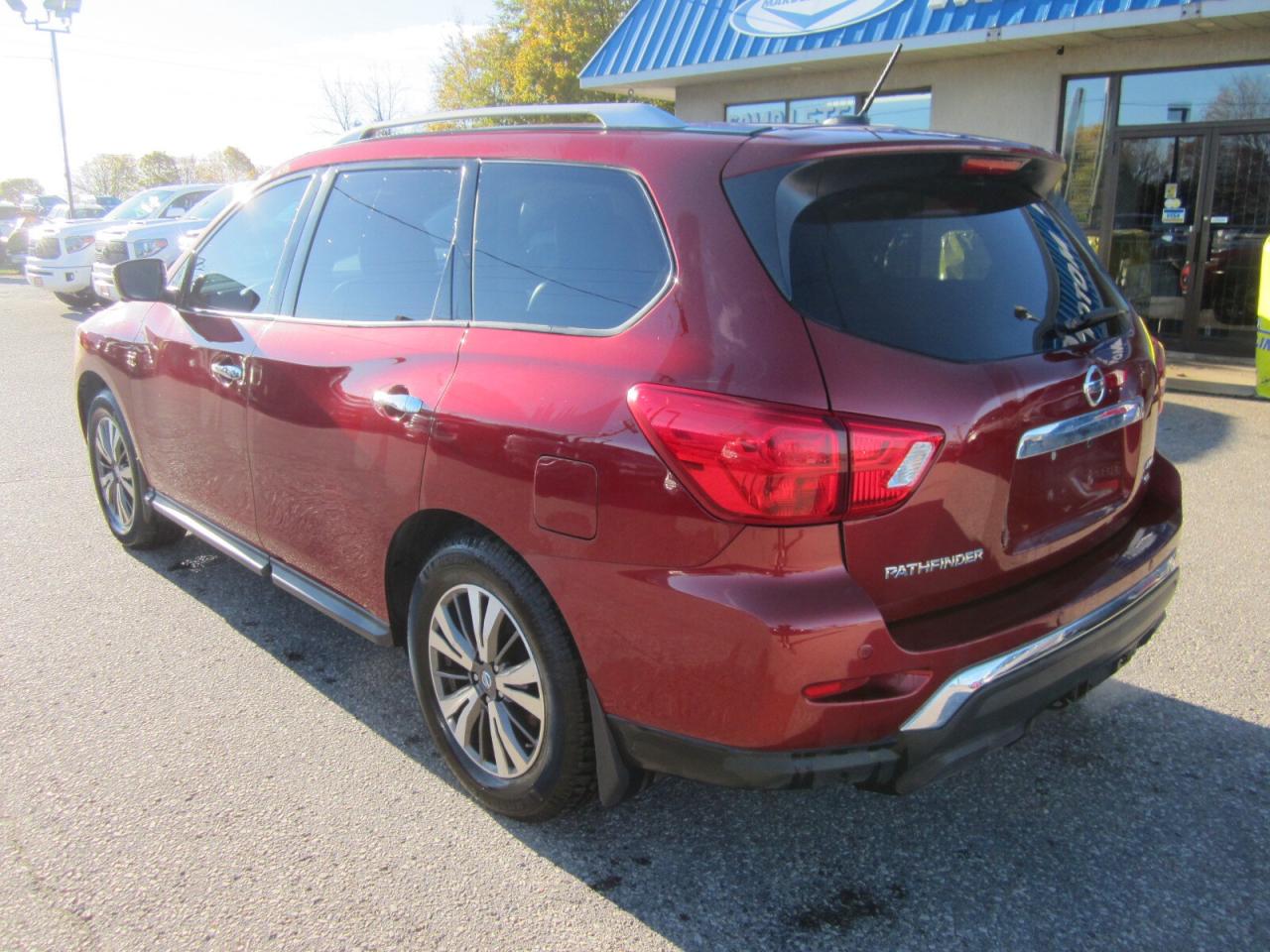 2017 Nissan Pathfinder 4WD 4dr SL LOADED NO ACCIDENTS Photo