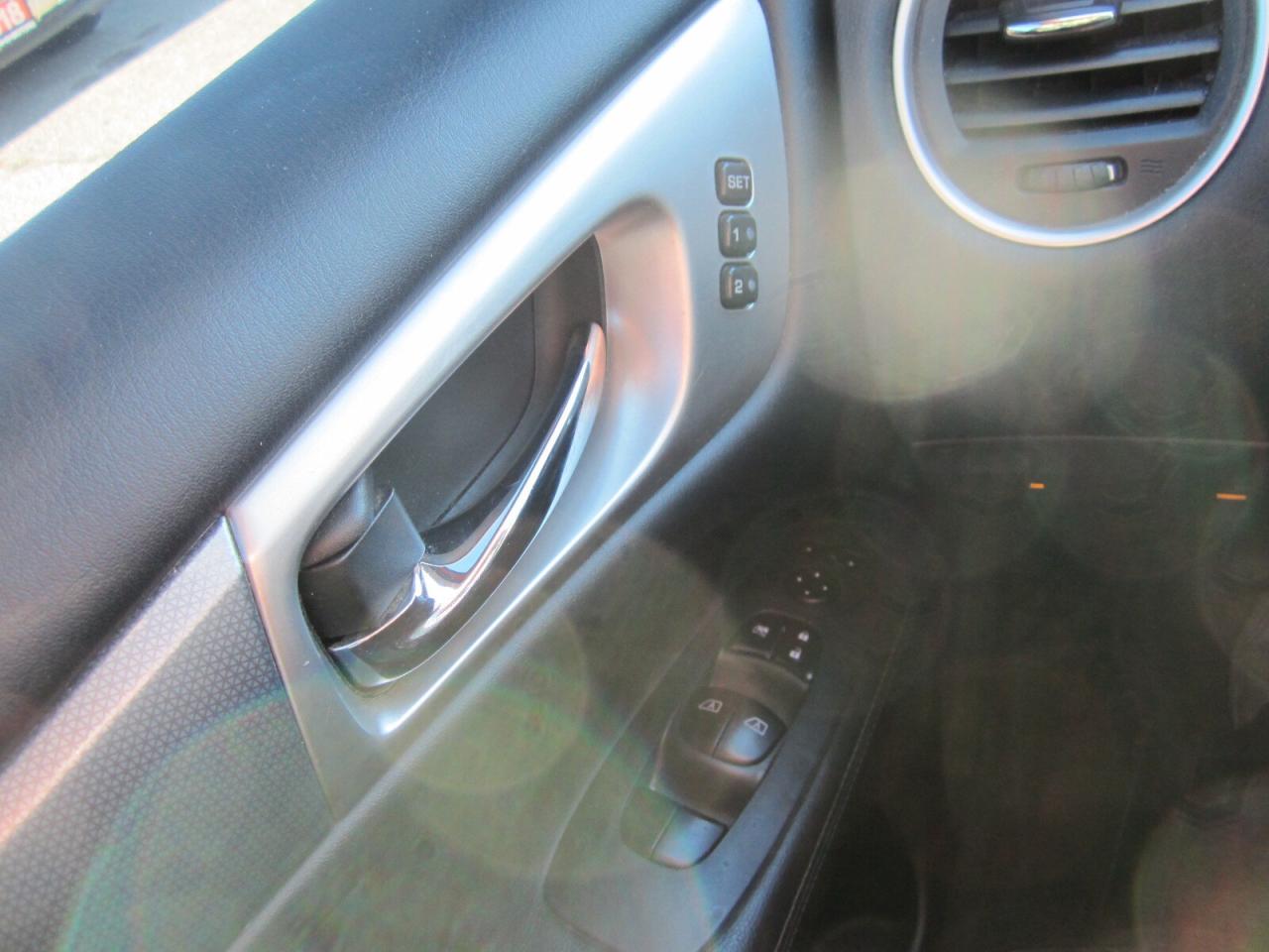 2017 Nissan Pathfinder 4WD 4dr SL LOADED NO ACCIDENTS Photo