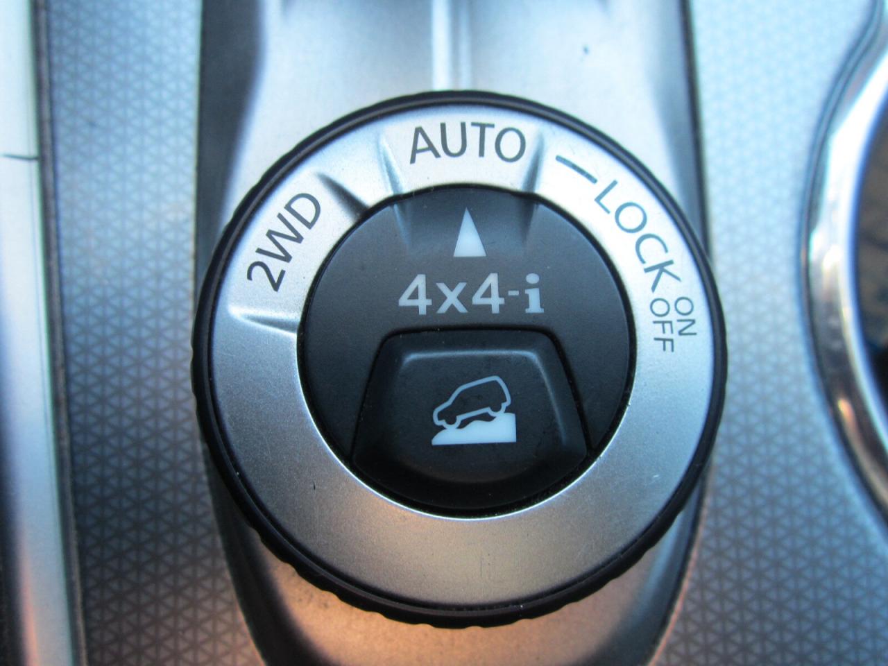 2017 Nissan Pathfinder 4WD 4dr SL LOADED NO ACCIDENTS Photo