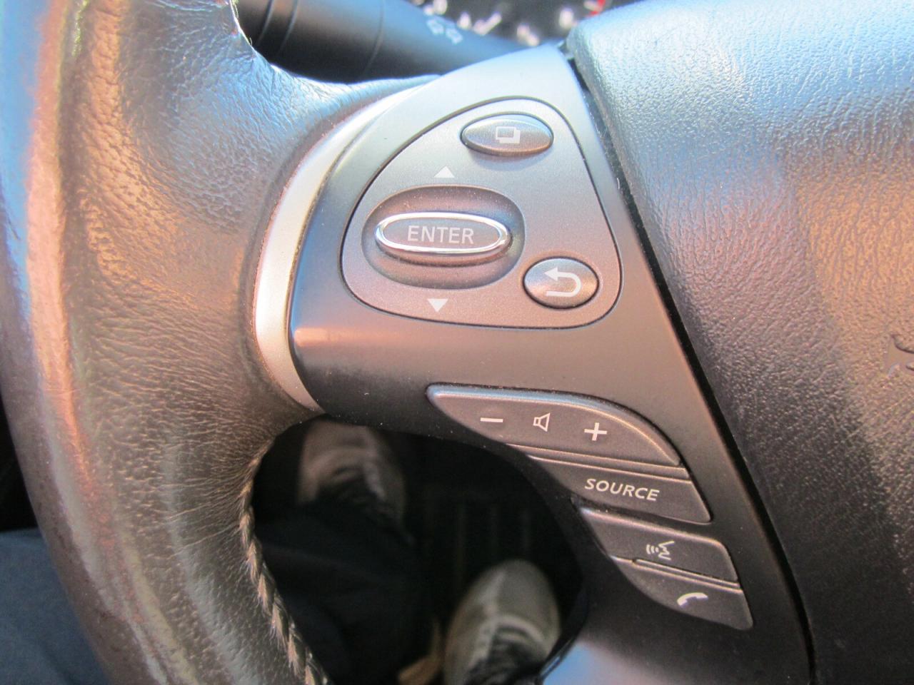 2017 Nissan Pathfinder 4WD 4dr SL LOADED NO ACCIDENTS Photo