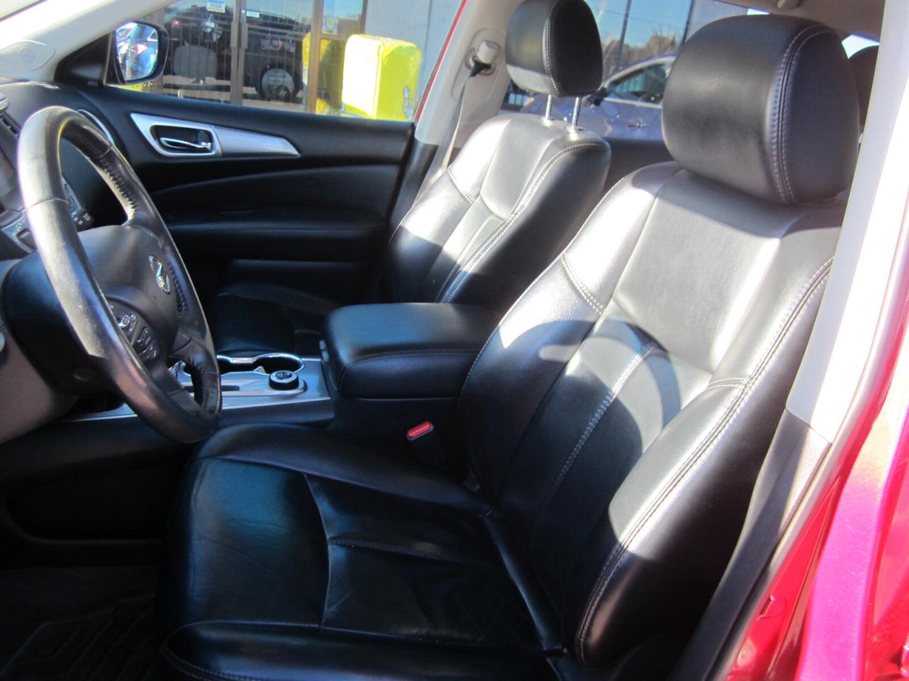 2017 Nissan Pathfinder 4WD 4dr SL LOADED NO ACCIDENTS Photo