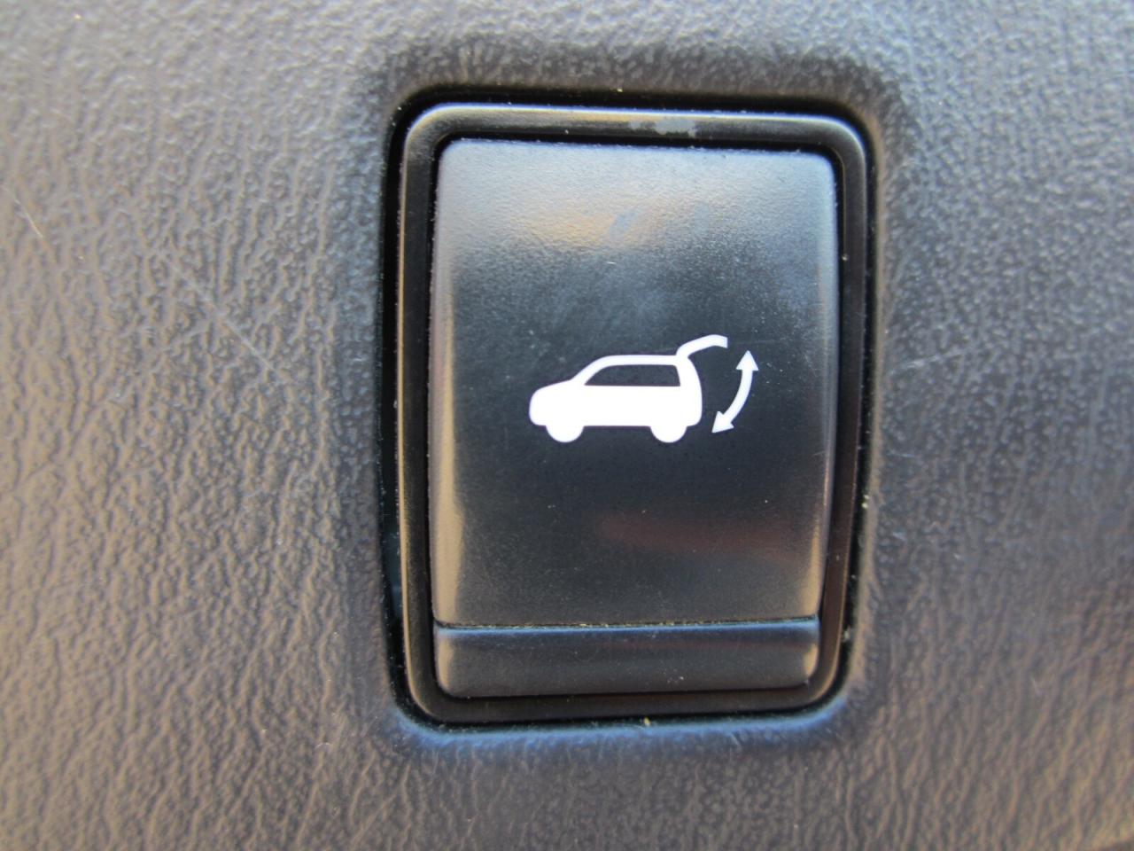 2017 Nissan Pathfinder 4WD 4dr SL LOADED NO ACCIDENTS Photo