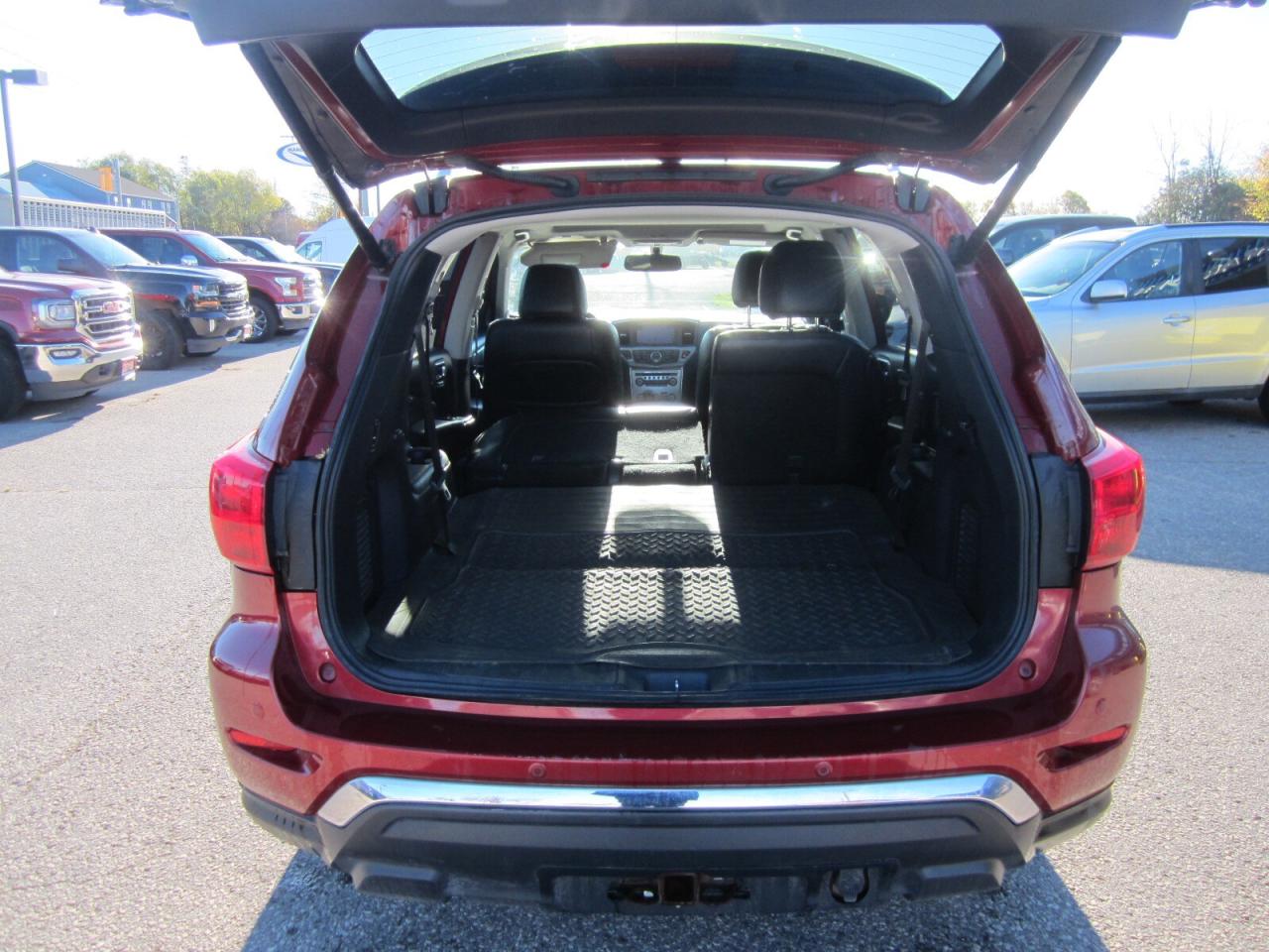 2017 Nissan Pathfinder 4WD 4dr SL LOADED NO ACCIDENTS Photo