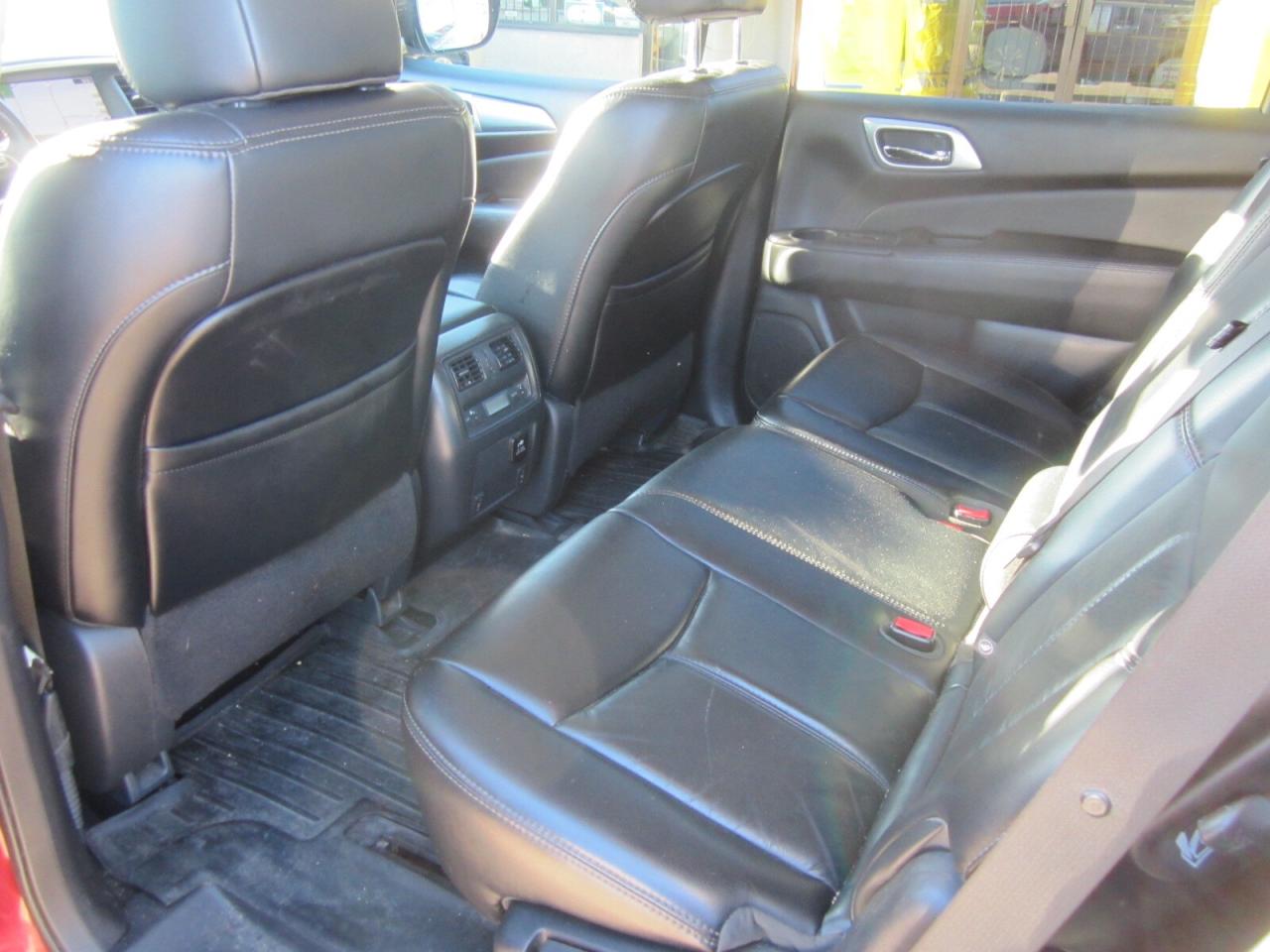 2017 Nissan Pathfinder 4WD 4dr SL LOADED NO ACCIDENTS Photo