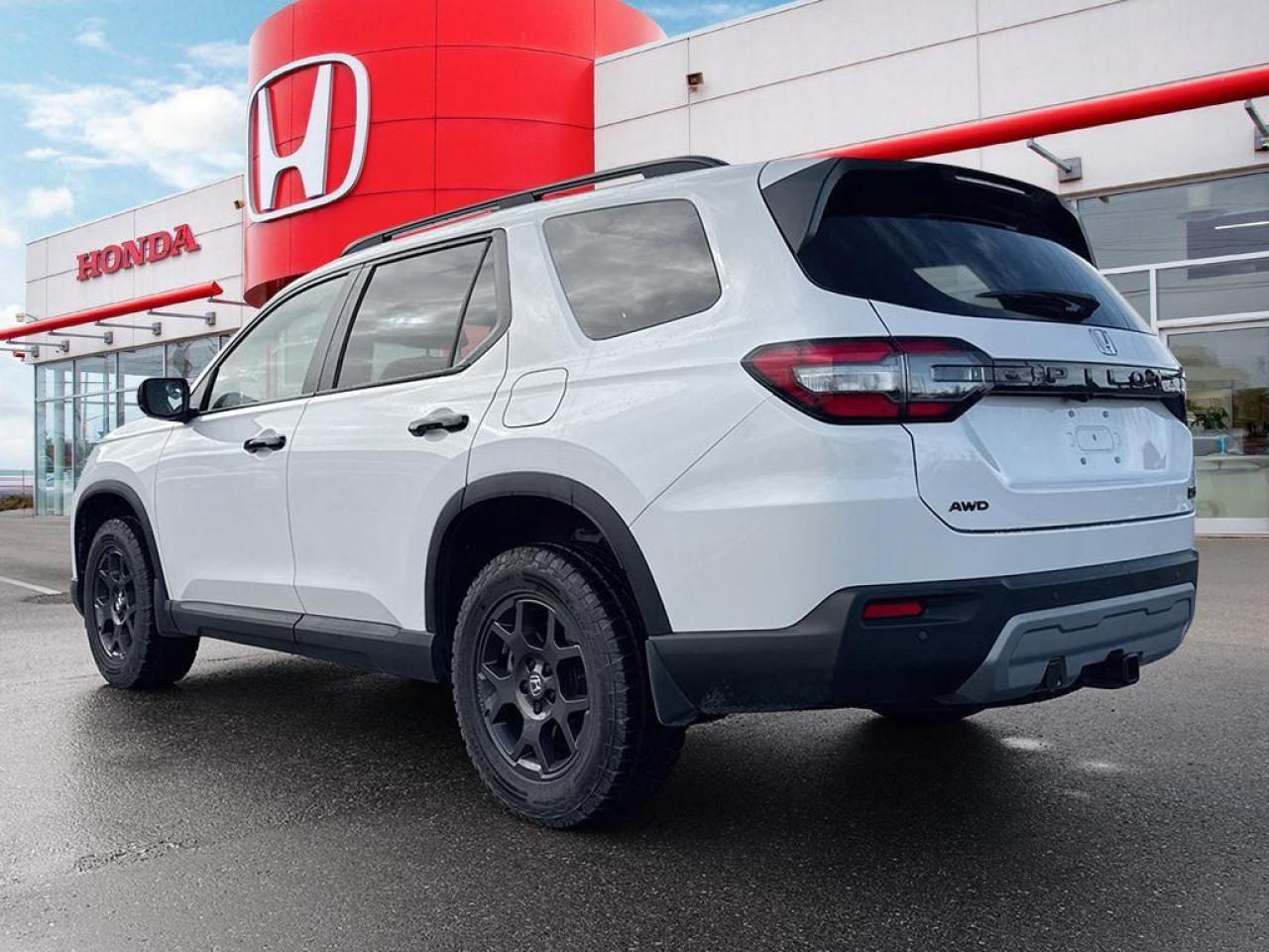 2025 Honda Pilot TrailSport Photo3