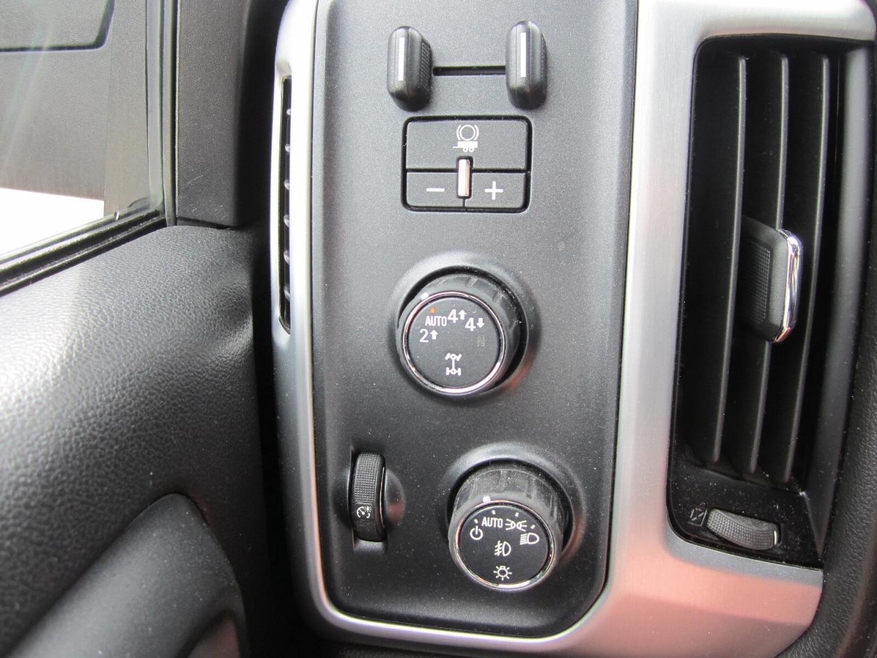 2018 GMC Sierra 1500 4WD Crew Cab 153.0  SLE ONE OWNER NO ACCIDENTS Photo