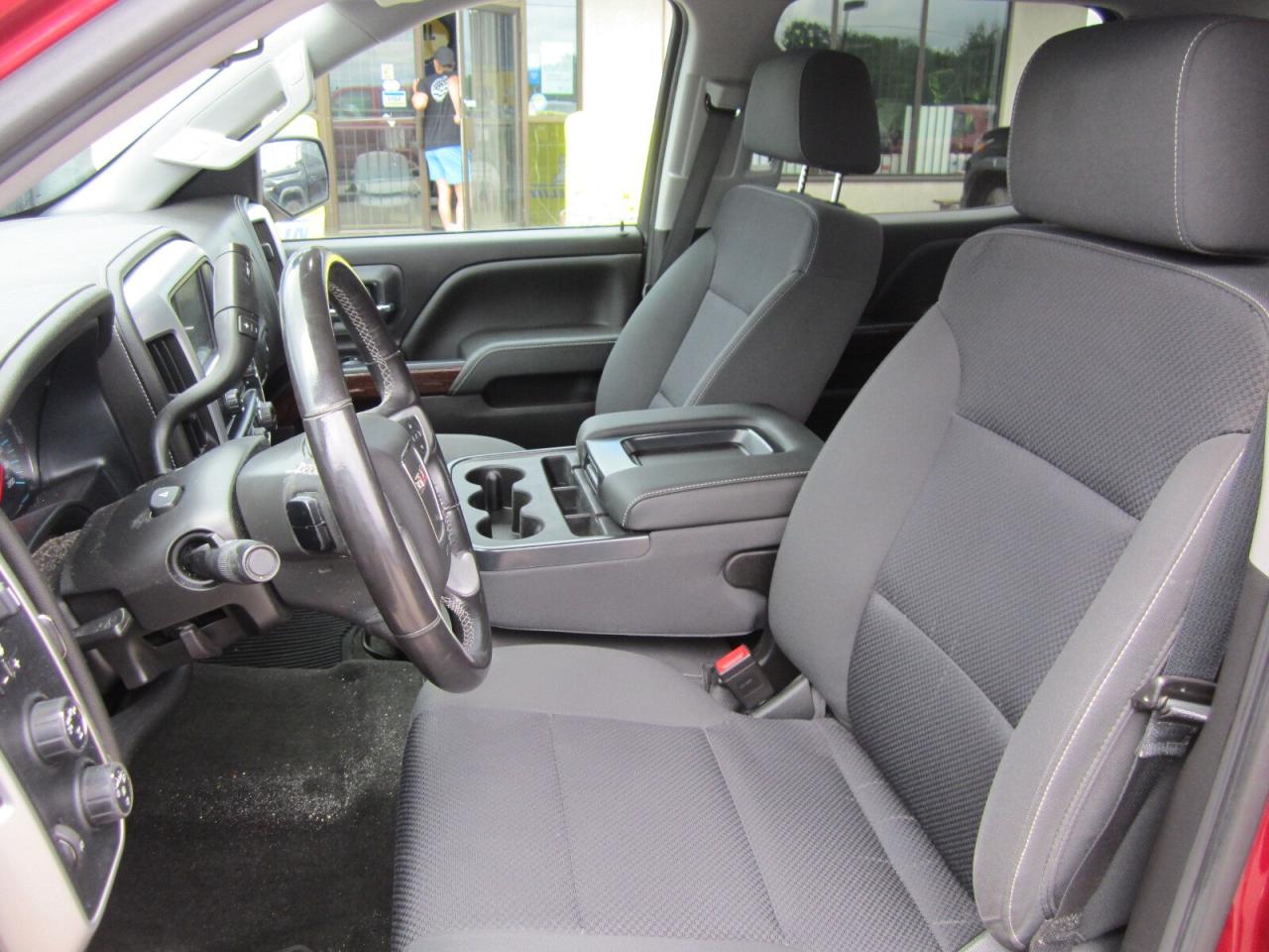 2018 GMC Sierra 1500 4WD Crew Cab 153.0  SLE ONE OWNER NO ACCIDENTS Photo