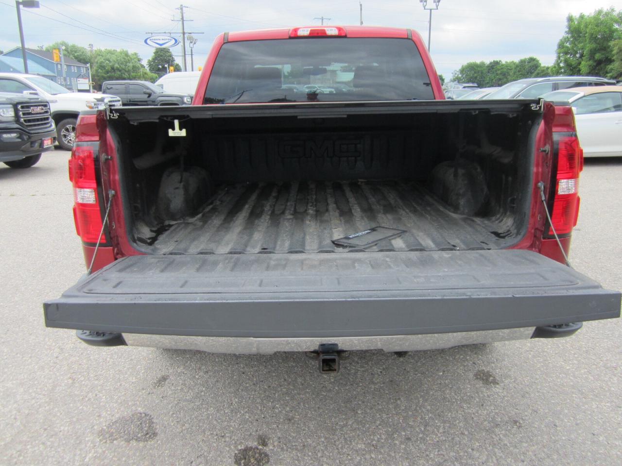 2018 GMC Sierra 1500 4WD Crew Cab 153.0  SLE ONE OWNER NO ACCIDENTS Photo