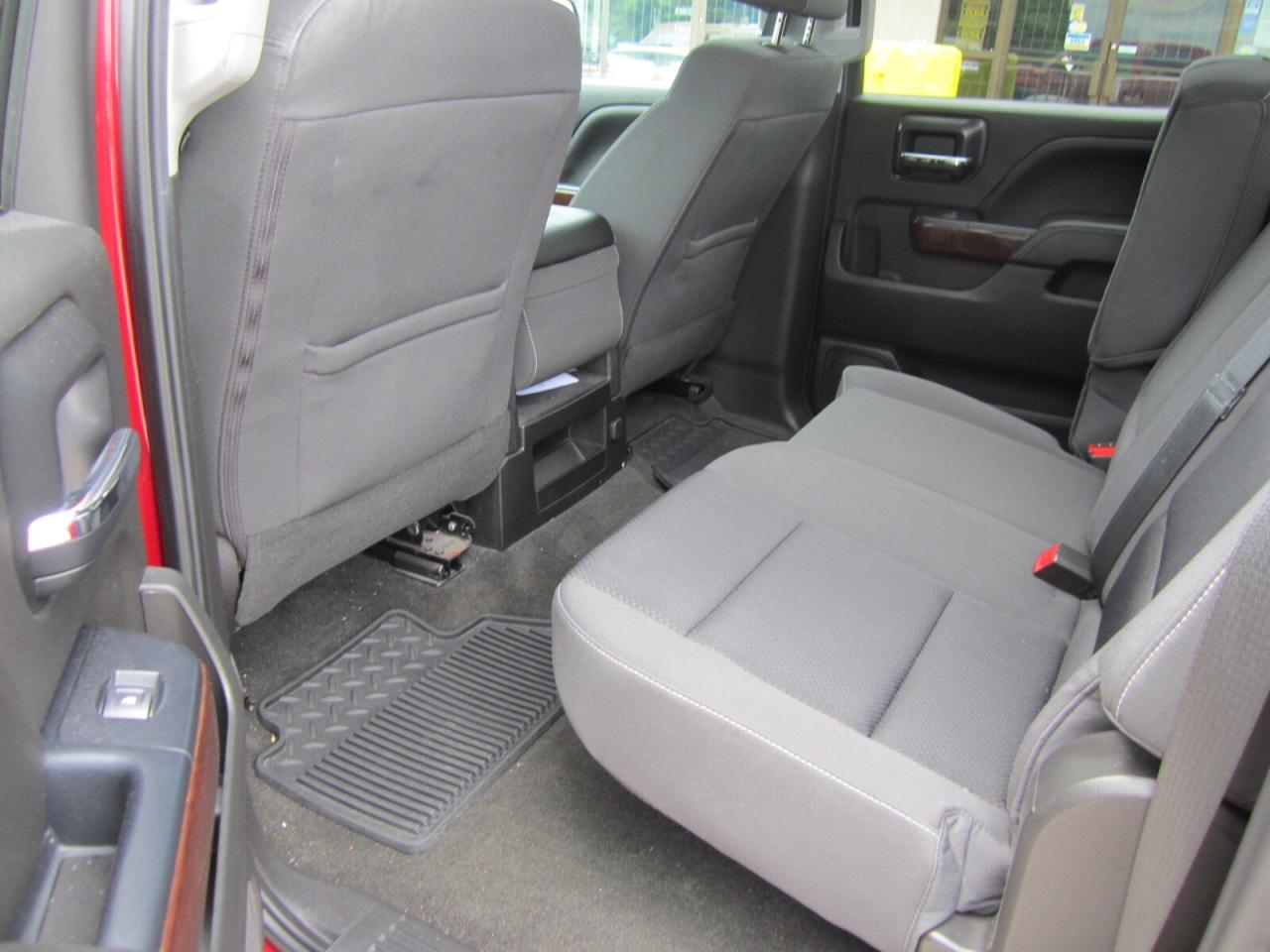 2018 GMC Sierra 1500 4WD Crew Cab 153.0  SLE ONE OWNER NO ACCIDENTS Photo