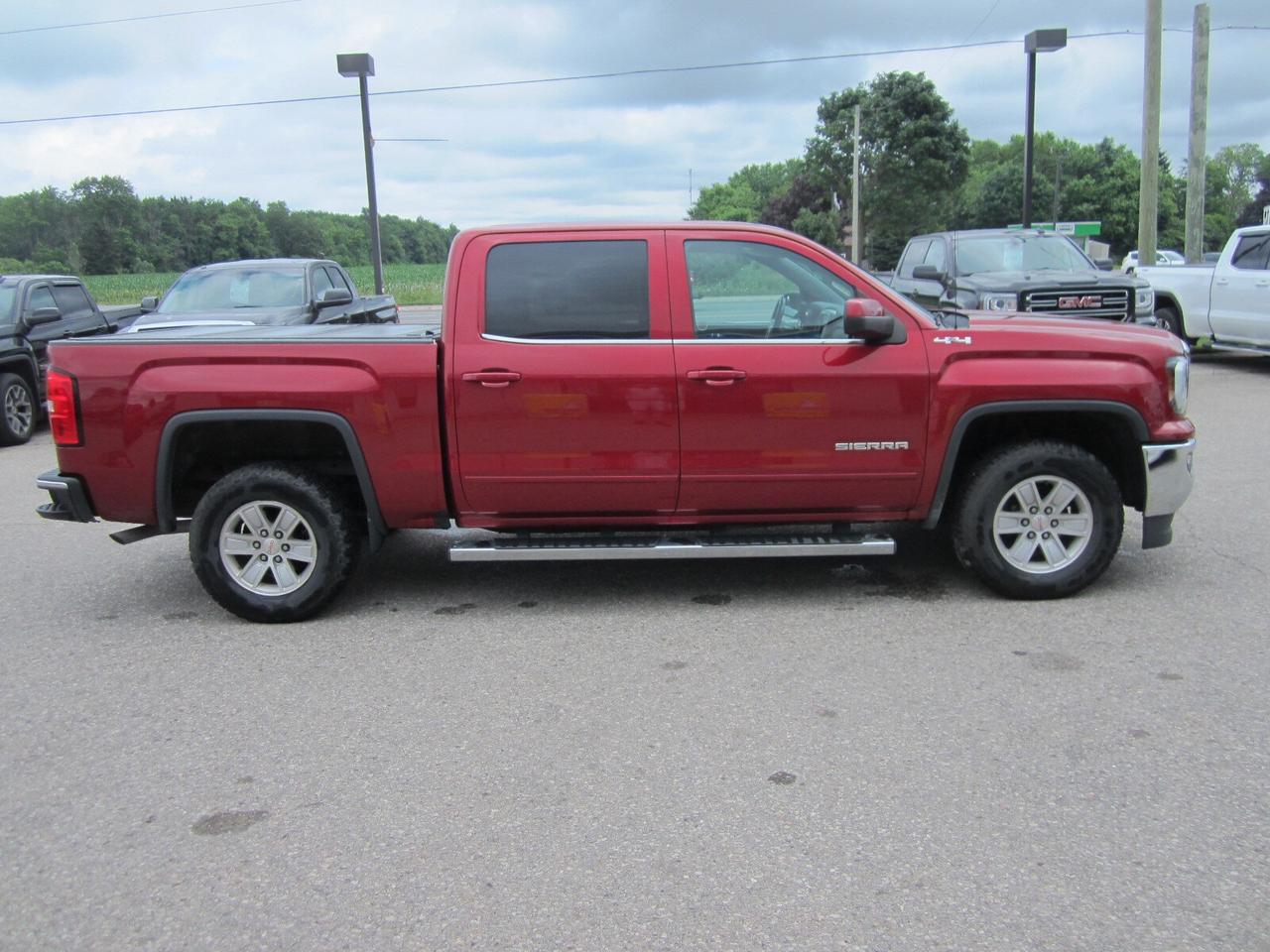 2018 GMC Sierra 1500 4WD Crew Cab 153.0  SLE ONE OWNER NO ACCIDENTS Photo4