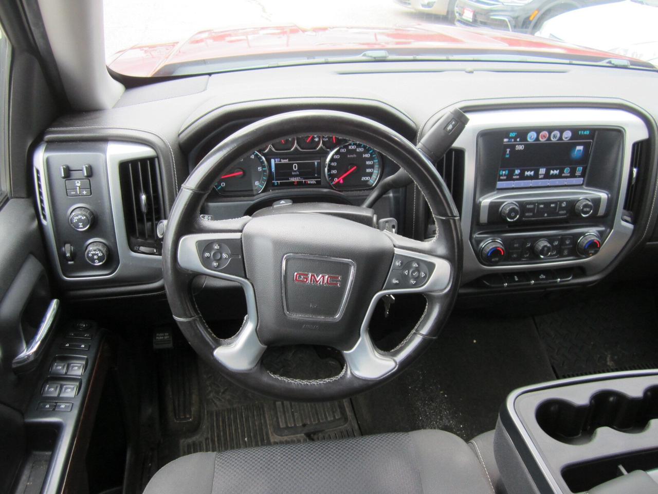 2018 GMC Sierra 1500 4WD Crew Cab 153.0  SLE ONE OWNER NO ACCIDENTS Photo