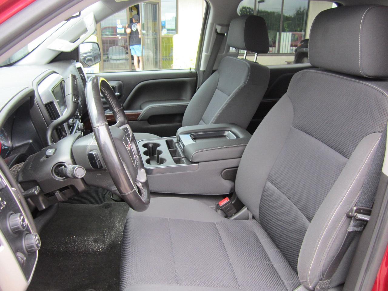 2018 GMC Sierra 1500 4WD Crew Cab 153.0  SLE ONE OWNER NO ACCIDENTS Photo