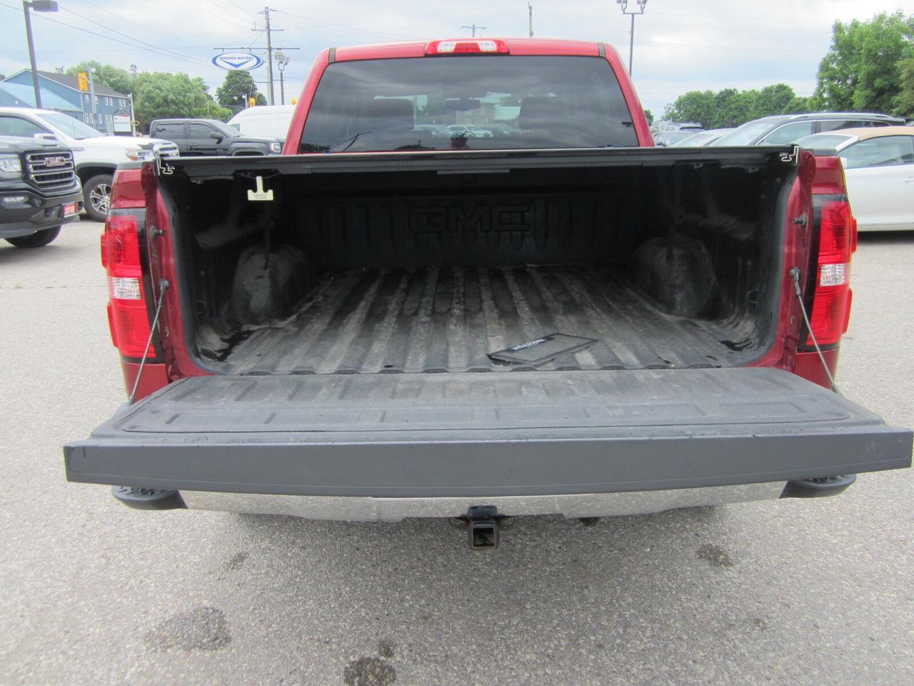 2018 GMC Sierra 1500 4WD Crew Cab 153.0  SLE ONE OWNER NO ACCIDENTS Photo