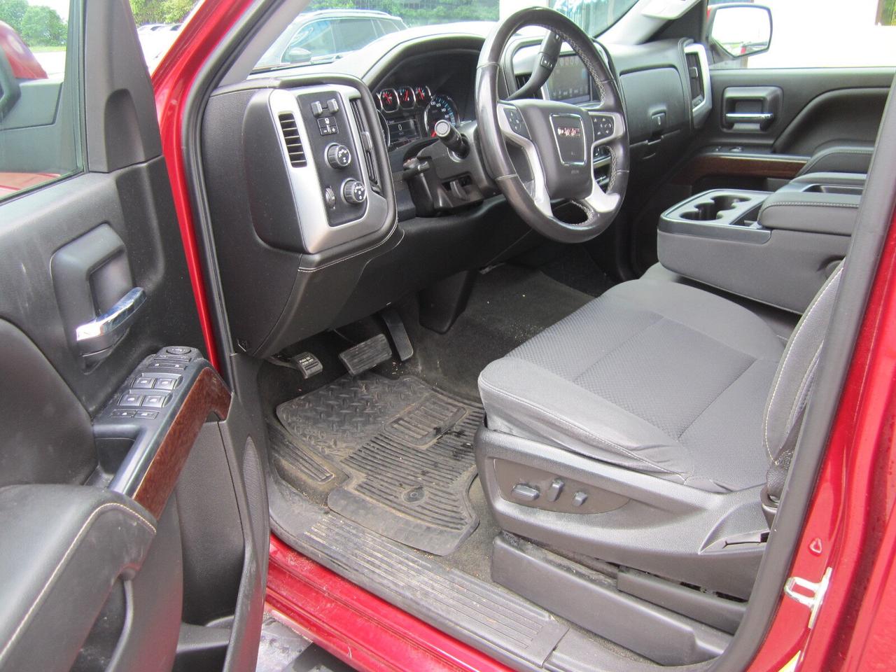 2018 GMC Sierra 1500 4WD Crew Cab 153.0  SLE ONE OWNER NO ACCIDENTS Photo