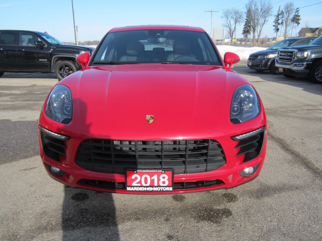 2018 Porsche Macan Sport Edition AWD LOCAL TRADE NO ACCIDENTS Photo