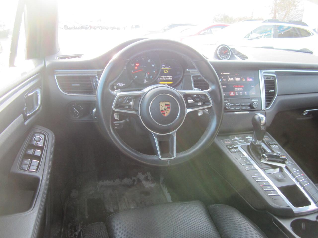 2018 Porsche Macan Sport Edition AWD LOCAL TRADE NO ACCIDENTS Photo