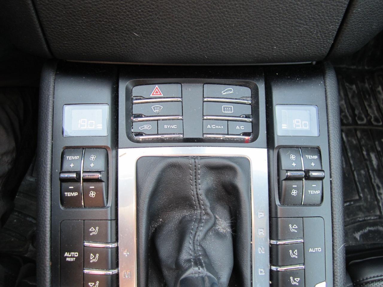 2018 Porsche Macan Sport Edition AWD LOCAL TRADE NO ACCIDENTS Photo